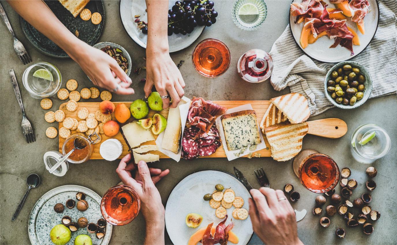 Borrelplank samenstellen met italiaanse delicatesse